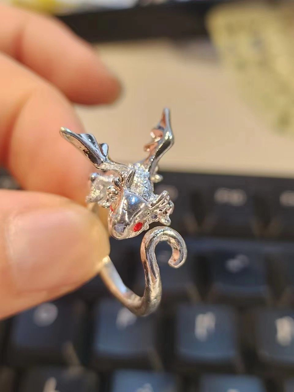 Flyvende drage dyreformet sød ring, kvindelig modepersonlighed, høj sans, lille og unikt design, kold vindindeks_voghion.com