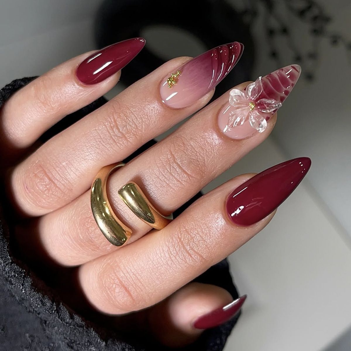 Autumn Winter New Long Pointed Wearable Nails Red Gradient Crocodile Pattern 3D Flowers Gold Steel Beads Luxurious 30_voghion.com