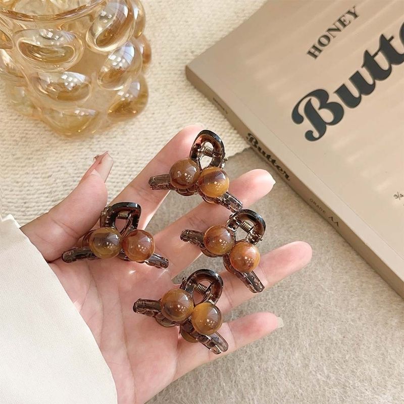 2025 Sophisticated And High End, With Bangs And Side Barrettes Stylish And Sophisticated_voghion.com