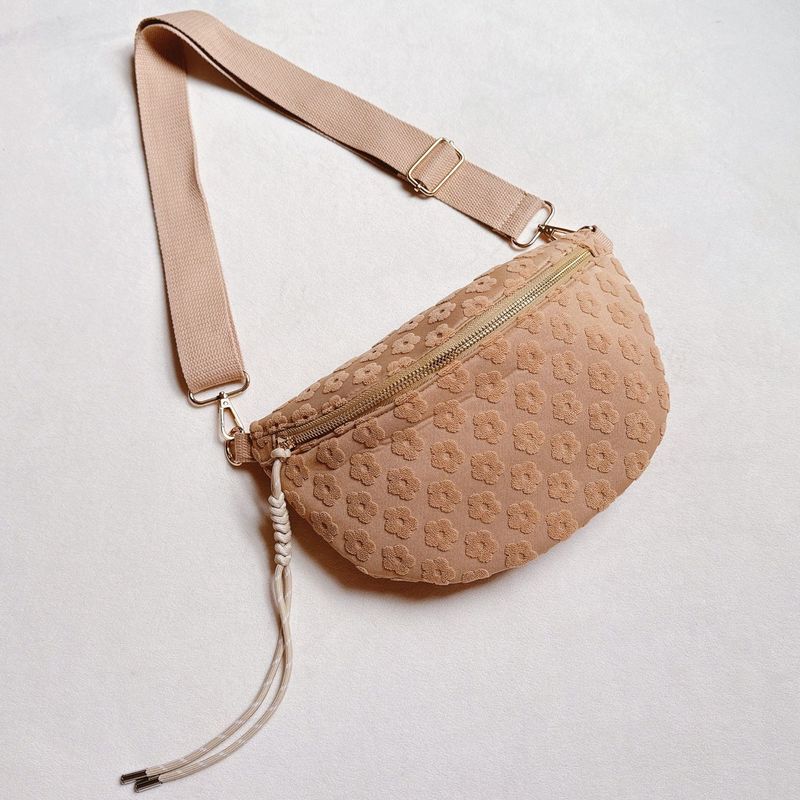 Embossed Daisy Blossom Belt Sling Bag_voghion.com