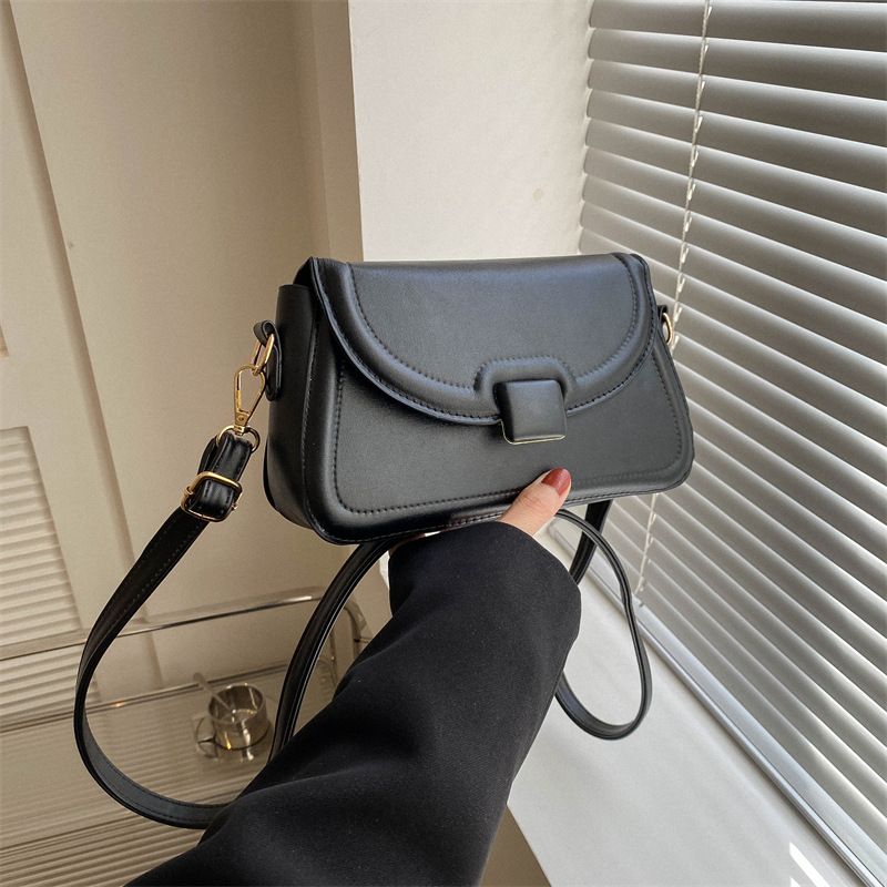 solid color bag female this year's popular fashion female bag temperament saddle bag shoulder messenger bag_voghion.com