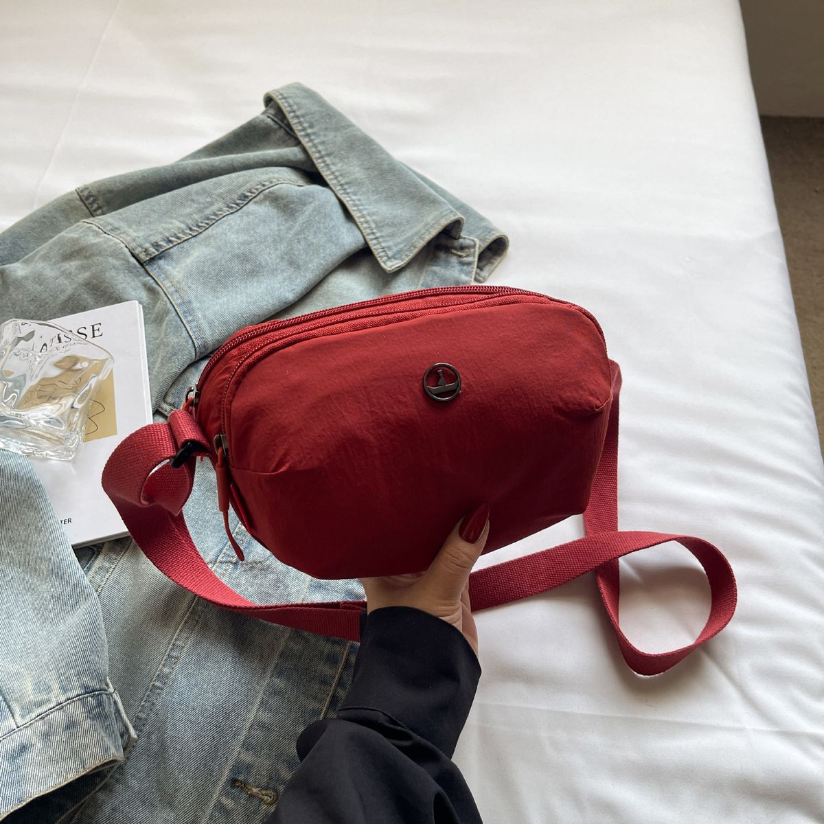 2025 Neue Damen-Crossbody-Tasche, High-End-Sporttasche, mehrere Fächer, große Kapazität, leichte Schultertasche_voghion.com