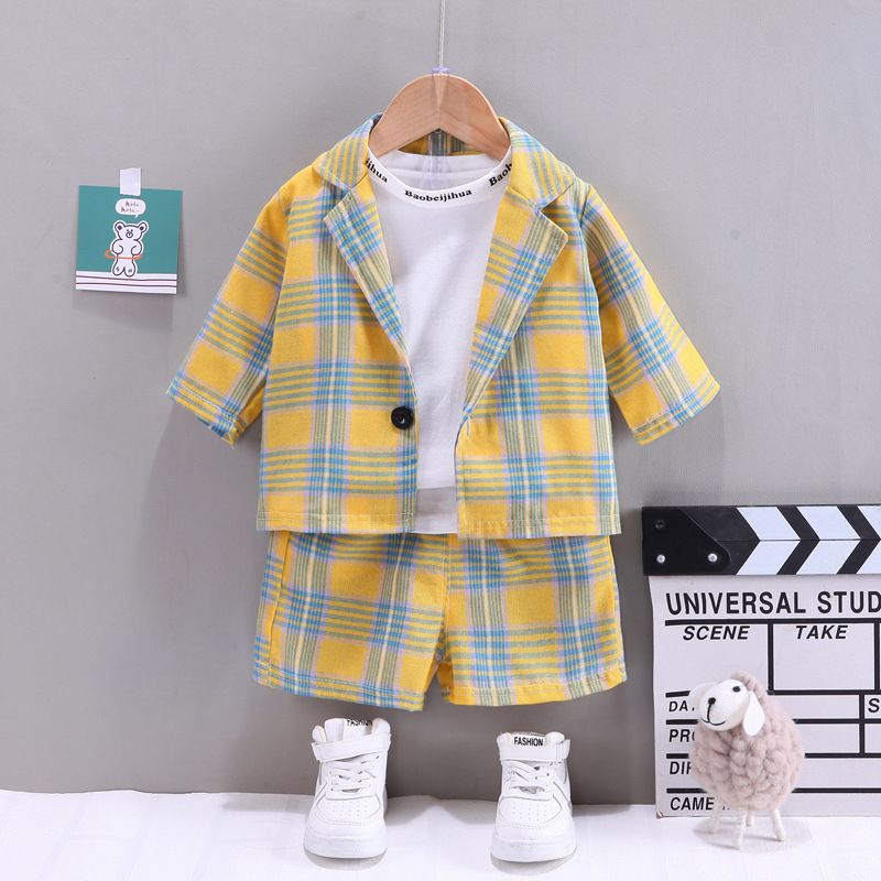 Kinder Jungen Trend 2024 neuer Sommer cooler karierter Anzug dreiteiliges Set, lässige koreanische Version kurzärmelig_voghion.com
