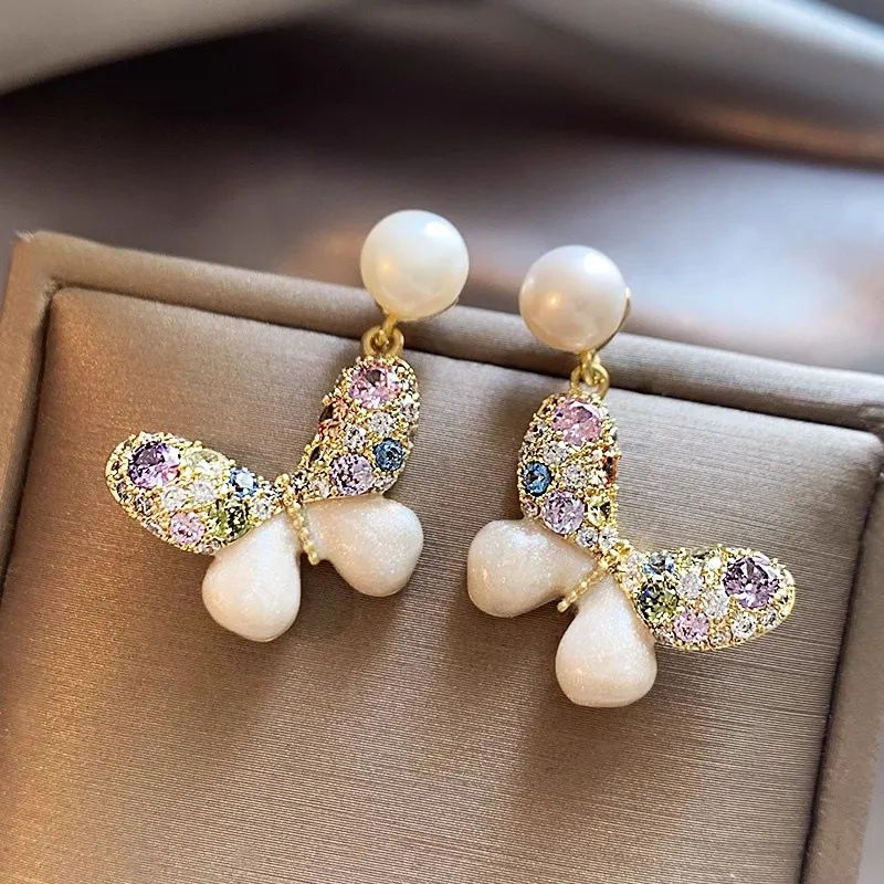 Orecchini a forma di farfalla con perle e aghi in argento con design a nicchia, orecchini di lusso leggeri, moda di alta gamma, orecchini versatili_voghion.com