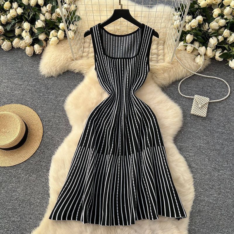 Damenbekleidung High-End-Nischenkleid mit quadratischem Kragen, ärmellos, gestreift, für Damen im Sommer mit schmaler Taille, A-Linien-Pulloverwestenkleid_voghion.com