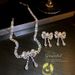 Modisches, übertriebenes, diamantbesetztes Bowknot-Ohrring-Armband-Set, Persönlichkeits-Halsband, Volldiamanten-Halskette für Frauen_voghion.com