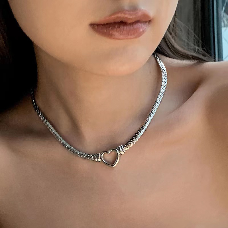 Collana con ciondolo a forma di cuore retrò francese da donna, elegante, con catena a serpente piatta, in acciaio inossidabile placcato oro 18 carati, delicata ed elegante._voghion.com