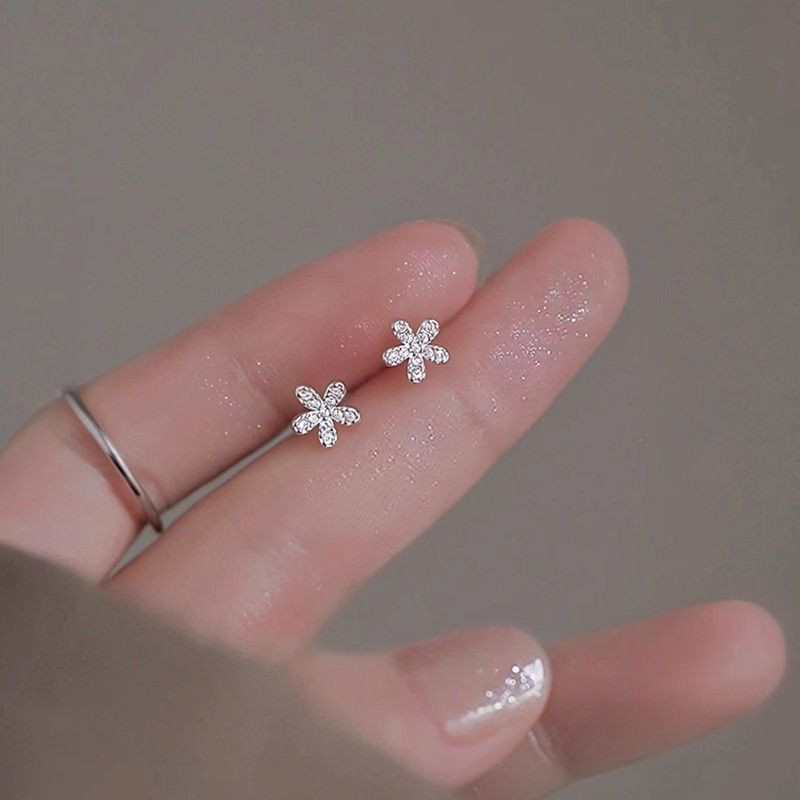 High-Value Full Diamond Small Flower Ins Elegant Forest Style Fresh Versatile Mini Earrings Care Ear Jewelry_voghion.com
