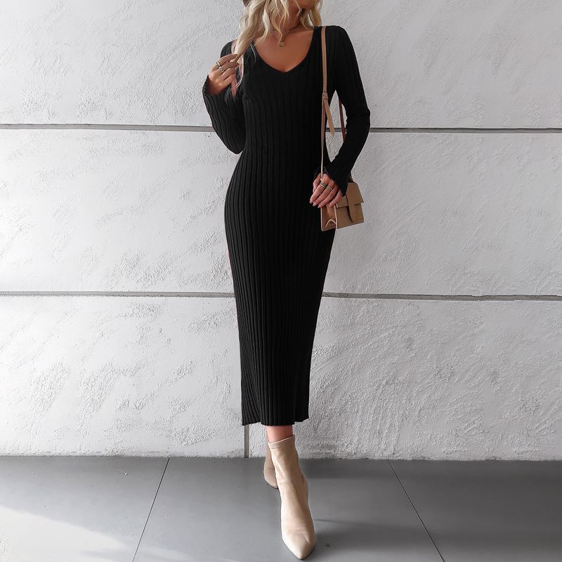 Abito da donna in lana tinta unita con scollo a V e maniche lunghe_voghion.com