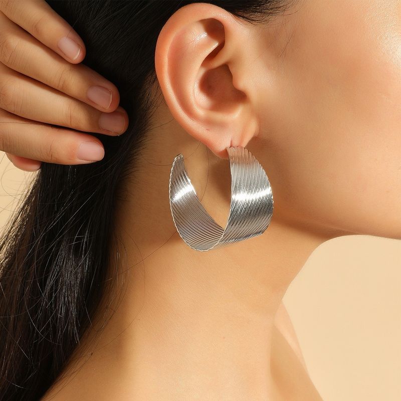 Orecchini di tendenza moda esagerati orecchini grandi C temperamento design avanzato orecchini retrò semplici per le donne_voghion.com