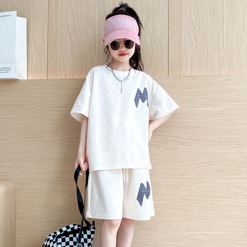 Meninas 2024 Novos Shorts de manga curta para crianças de meia idade e meninas Tendência da moda Verão Casual Conjunto de duas peças_voghion.com