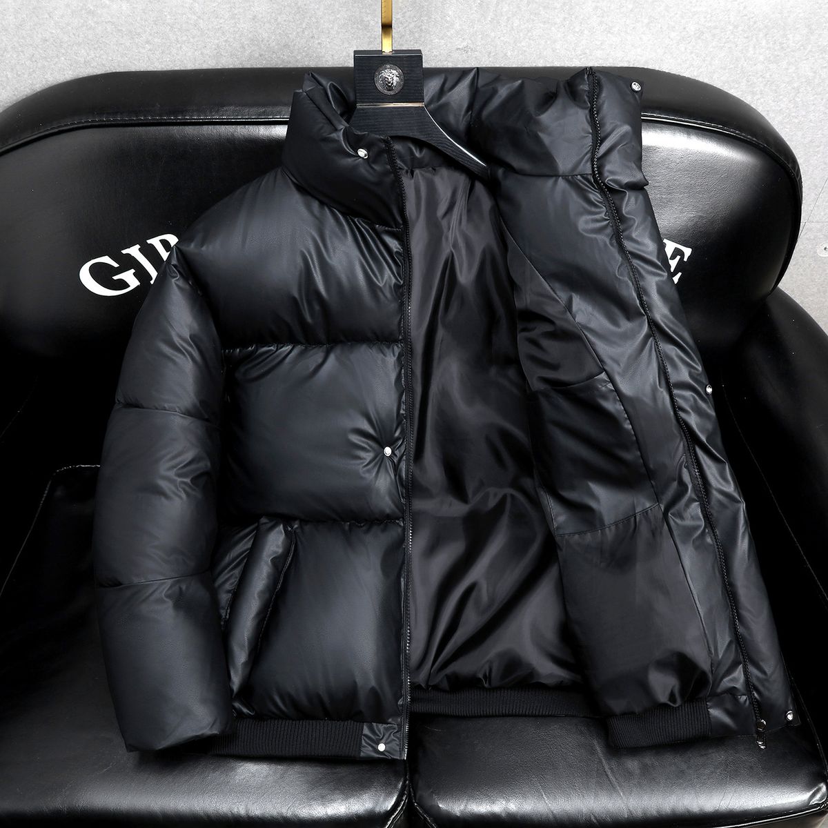 Giacca imbottita in similpelle da uomo con colletto rialzato, elegante e casual, ideale per la moda di strada (nero, beige, grigio, marrone)_voghion.com