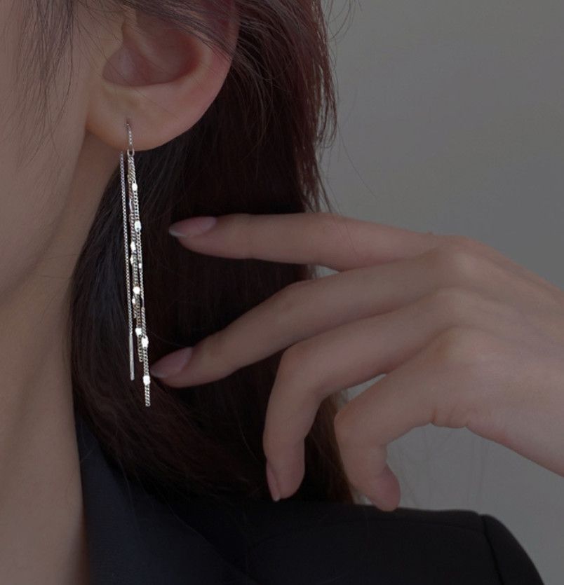 2 orecchini a bottone placcati in argento 925 con catena delicata e nappa pendente TH1_voghion.com