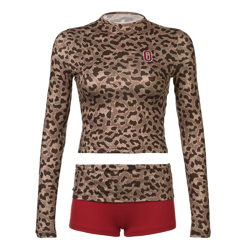 Leopard print patchwork contrasting round neck long sleeved pullover T-shirt with high waist and flared shorts basic_voghion.com