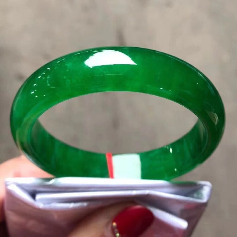 Bracciale in giadeite naturale birmana di tipo A. Bracciale rigido in giada_voghion.com