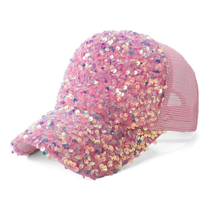 A Versatile Baseball Cap For Women In Summer That Makes Their Faces Look Good. New Baseball Caps And Fashionable Sun Hats For Spring And Summer_voghion.com