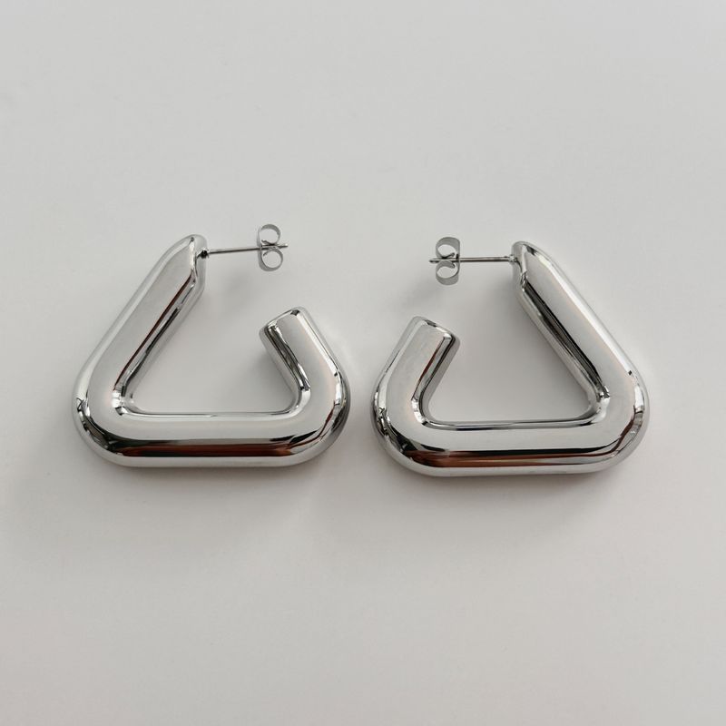Orecchini a trave di equilibrio triangolare in acciaio al titanio retrò di INS, alla moda e di nicchia_voghion.com