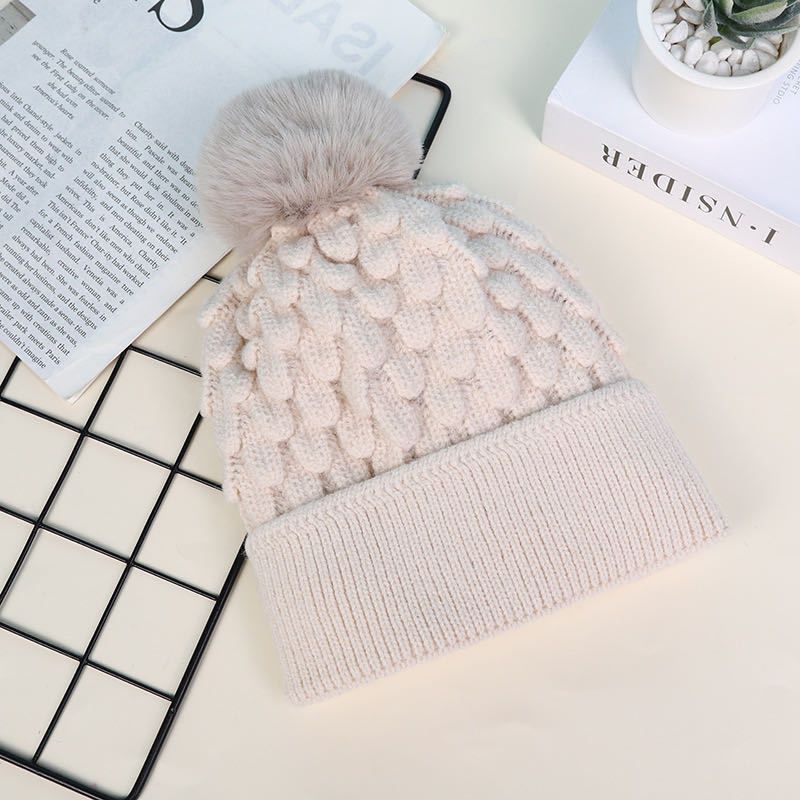 New Women's Winter Thick Windproof Cold Cap with Plush and Personalized Pineapple Pattern Flanged Warm Knitted Hat_voghion.com