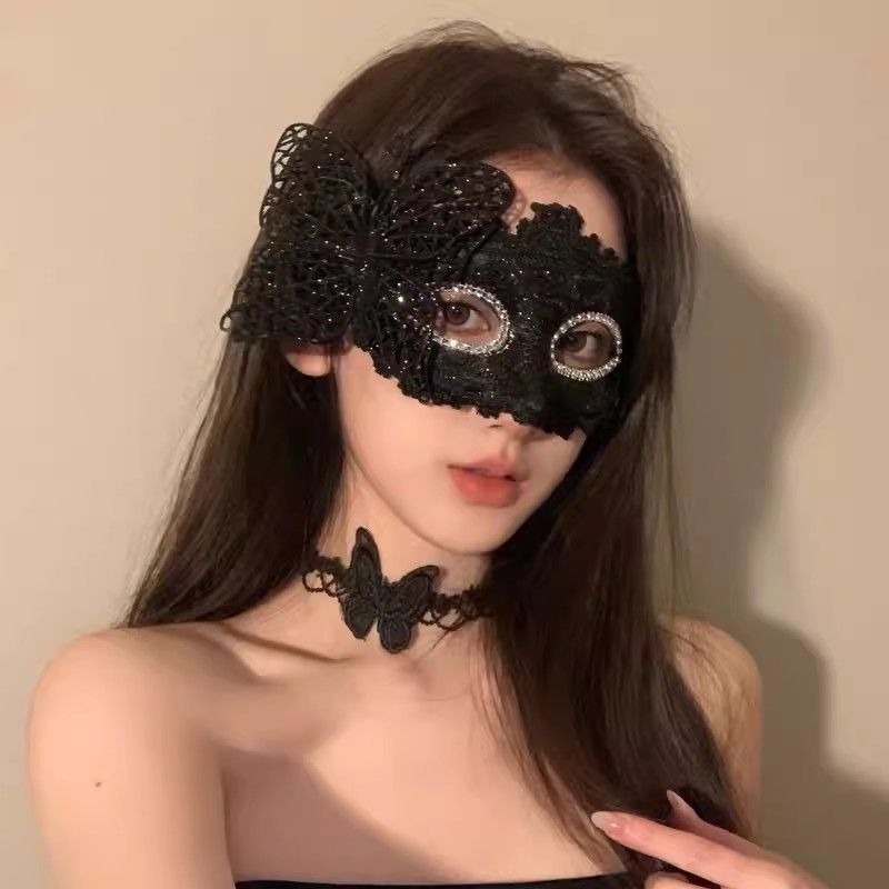 Decorazione di Halloween con maschera nera a metà viso per feste in maschera, trasmissione in diretta, in posa, copricapo_voghion.com