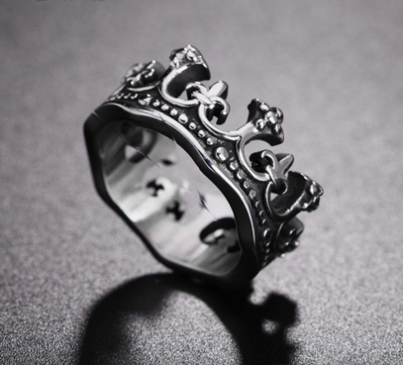 Anello unisex in titanio e acciaio con corona romana antica_voghion.com