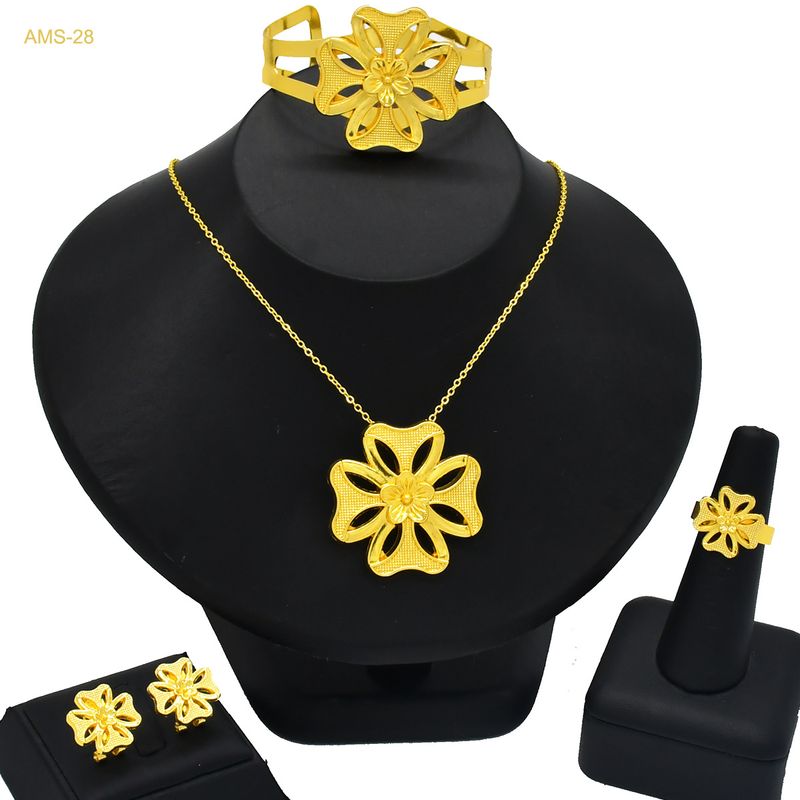 Vergulde sieradenset Bloementrifolium hanger Ketting Oorbellen Armbandset ring_voghion.com