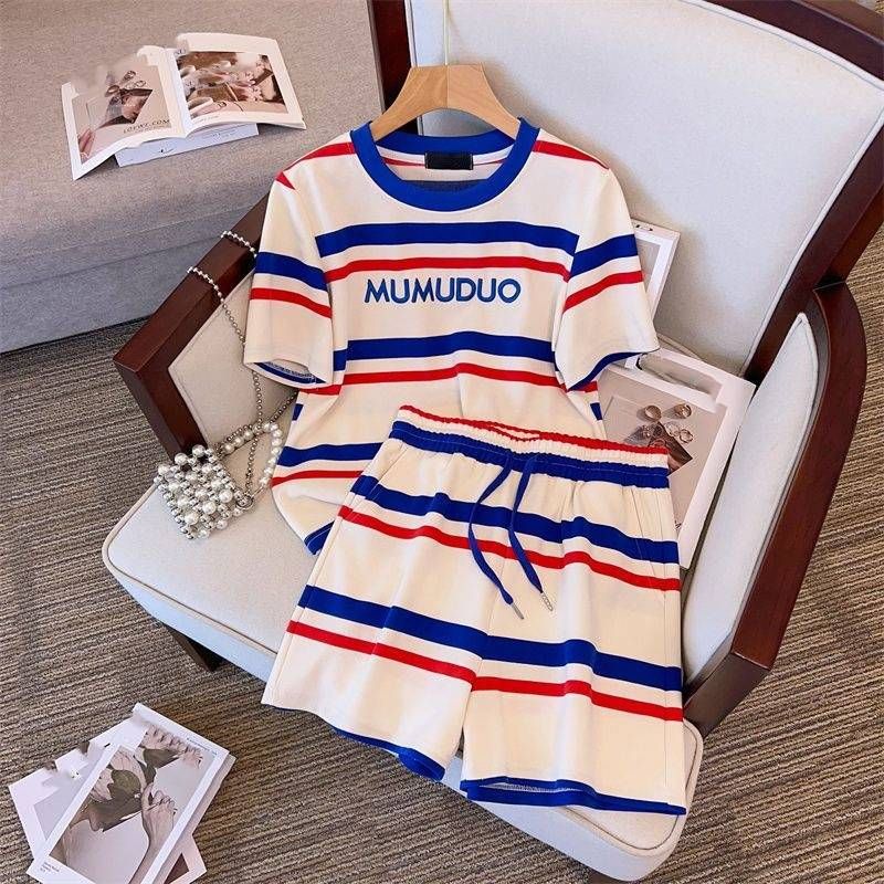 Damenbekleidung Mode Lässiger Sportanzug für Damen Sommer Neuer lockerer gestreifter Buchstaben Kurzarm-T-Shirt-Shorts Zweiteiliger Anzug_voghion.com