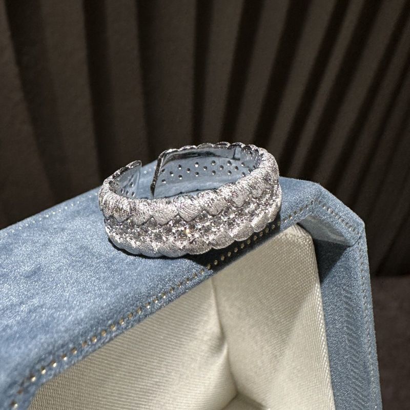 Anello aperto in argento puro spazzolato, vintage, di lusso, semplice e con micro pavé di zirconi._voghion.com