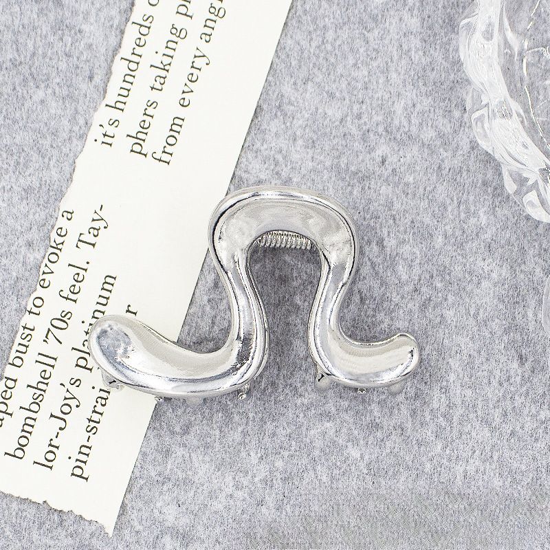 Advanced sense irregular metal shark clip back head plate hairpin Korean version temperament hairpin hair accessories liquid small grab clip_voghion.com