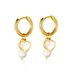 Alla moda con orecchini pendenti in perle di conchiglia a forma di cuore placcati in oro_voghion.com