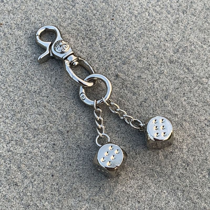 Solid Metal Dice Keychain - Premium Luxury Keyring With Vintage & Post-Apocalyptic Style For Bags, Backpacks & Accessories (Multiple Color Options)_voghion.com