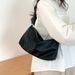 Borsa a tracolla con sciarpa quadrata piccola di alta qualità in morbida pelle da donna, modello Hundred, di Korean Armpit Fashion 2025_voghion.com