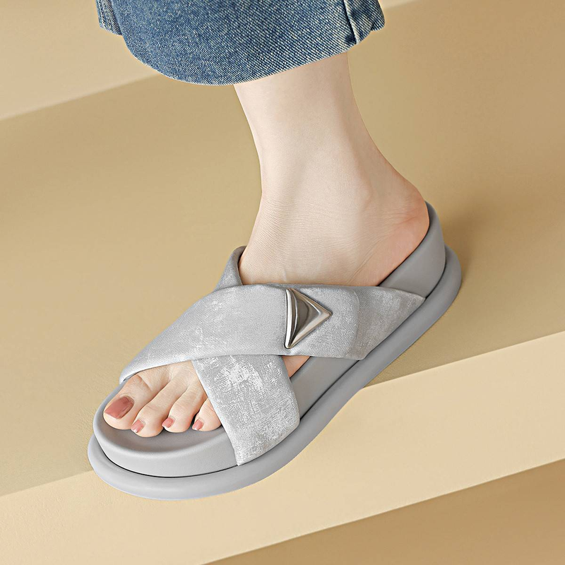 Cameido Silver-Gray Imitation Denim Round-Toed Flat Slippers For Casual Daily Use By Women_voghion.com