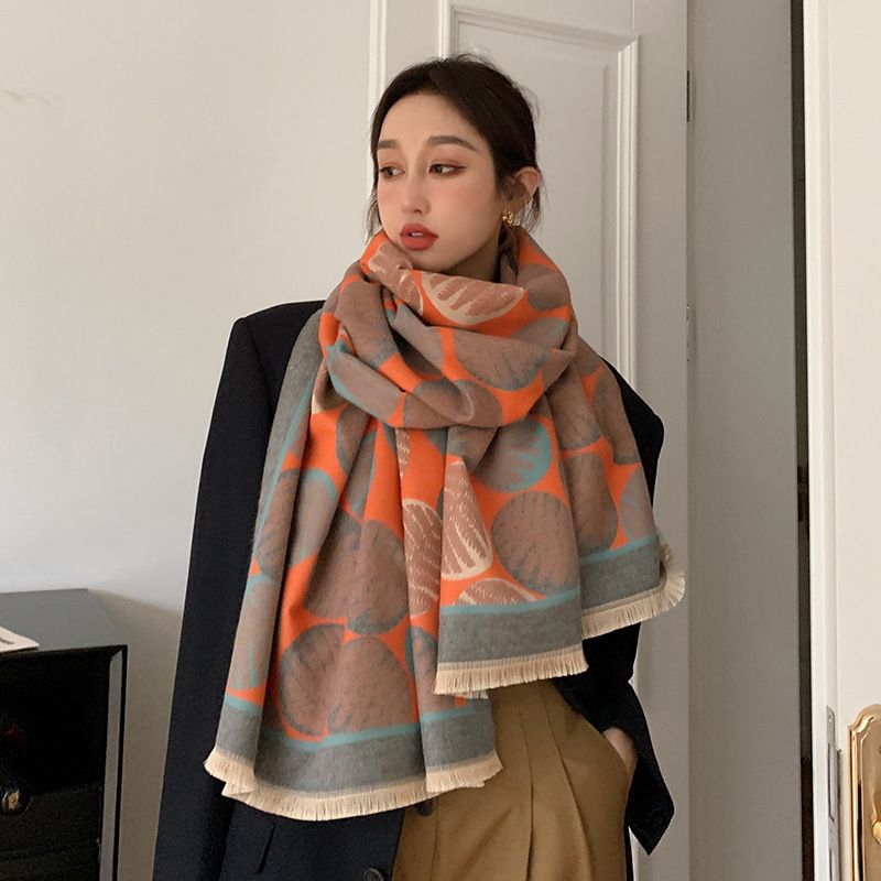 Sciarpa in cashmere a pois rotondi grandi per autunno e inverno per donna, alla moda, d'atmosfera, di alta qualità, scialle_voghion.com