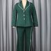 Vintage-inspirierter Blazer mit V-Ausschnitt und Perlenbesatz und geschlitzter Hose mit geradem Bein – elegantes zweiteiliges Set für Damen (Dunkelgrün)_voghion.com