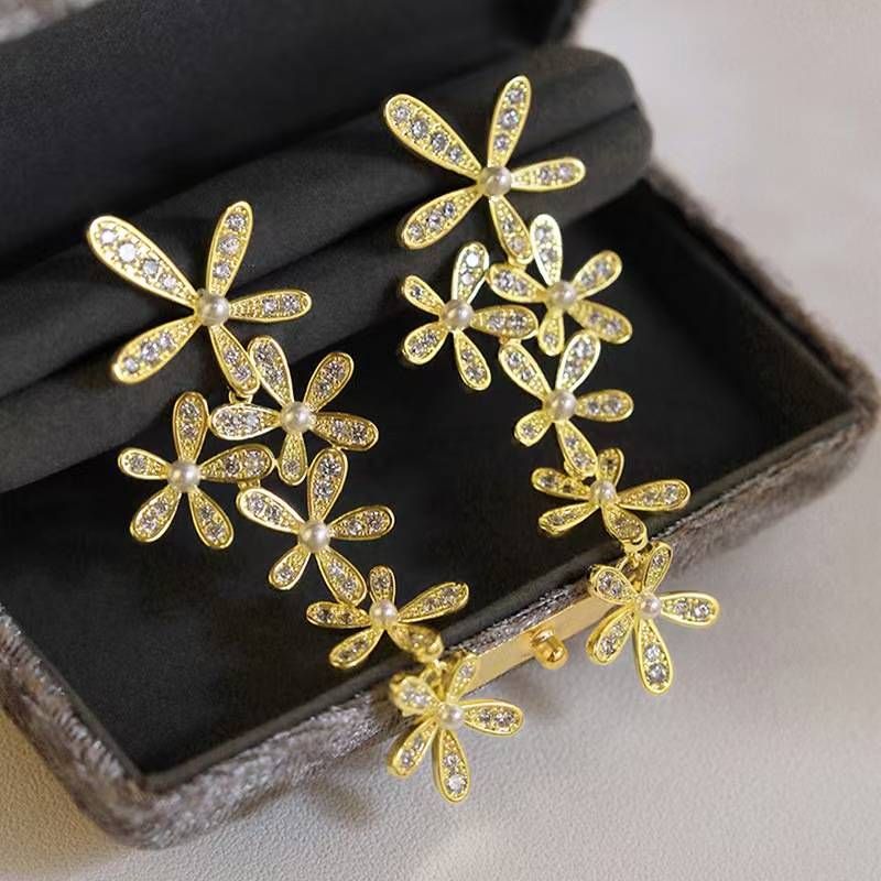 Exaggerated Bohemian Style Paired With Elegant French Floral Inlaid Earrings_voghion.com