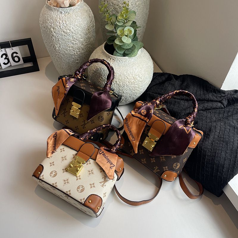 Light Luxury Lock Buckle Small Square Bag Silk Scarf French Bags Letter Texture Styling Handbag_voghion.com