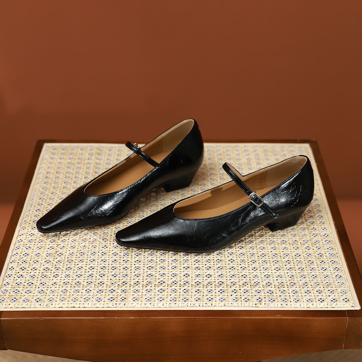 807-1 French Style Soft Leather Comfortable Pointed Toe Chunky Heel Single New Versatile Elegant Simple Professional_voghion.com