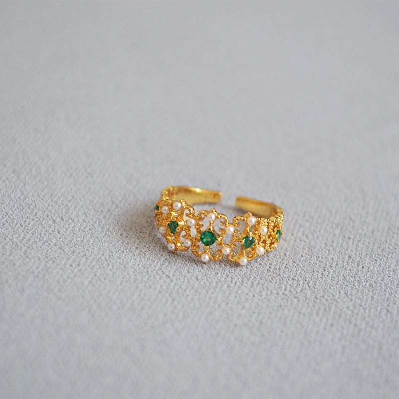 Anello da donna in stile antico occidentale con perle intarsiate e smeraldi in pizzo intagliato_voghion.com