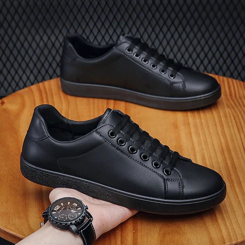 Uformell sport for menn Hvite mote flats 2024 Nye designersneakers Herre ensfargede tennissko Zapatillas Hombre_voghion.com