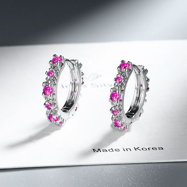 Orecchini a cerchio semplici in stile Ins, neri e oro, con diamanti rossi intarsiati, dimensioni sfumate, design con clip per orecchini._voghion.com