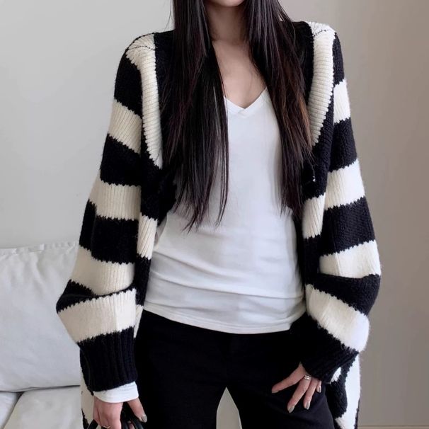 ragazza WITHM Maglione Autunno Inverno 2025 Nuovo Cardigan a Righe Versatile Casual Snellente Largo Cappotto Donna Top_voghion.com