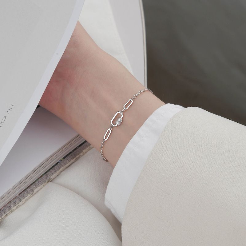 Women's Jewelry Rectangular Interlocking Diamond Bracelet Simple And Versatile Light Luxury Style High End Niche Design For Best Friends Girlfriends_voghion.com