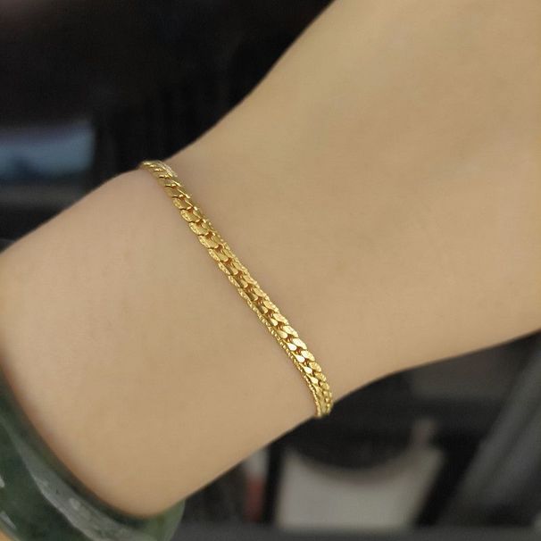 Ketting van titaniumstaal, hoogwaardige uitstraling, lichte luxe, niche-temperament, trendy mode, veelzijdig en kleurvast in effen goudweefsel_voghion.com