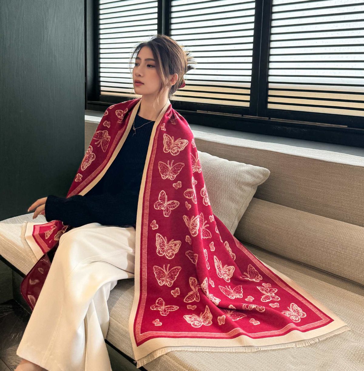 2025 Neuer doppelseitiger Schmetterlings-Jacquard-Schal für Damen im Herbst- und Winterbüro mit einem großen Schal, warmer Schal mit doppeltem Verwendungszweck_voghion.com