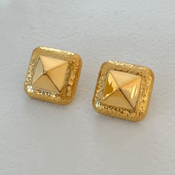 Unisex Fashionable Gold Plated Titanium Steel Retro Three Dimensional Square Rivet Earrings_voghion.com