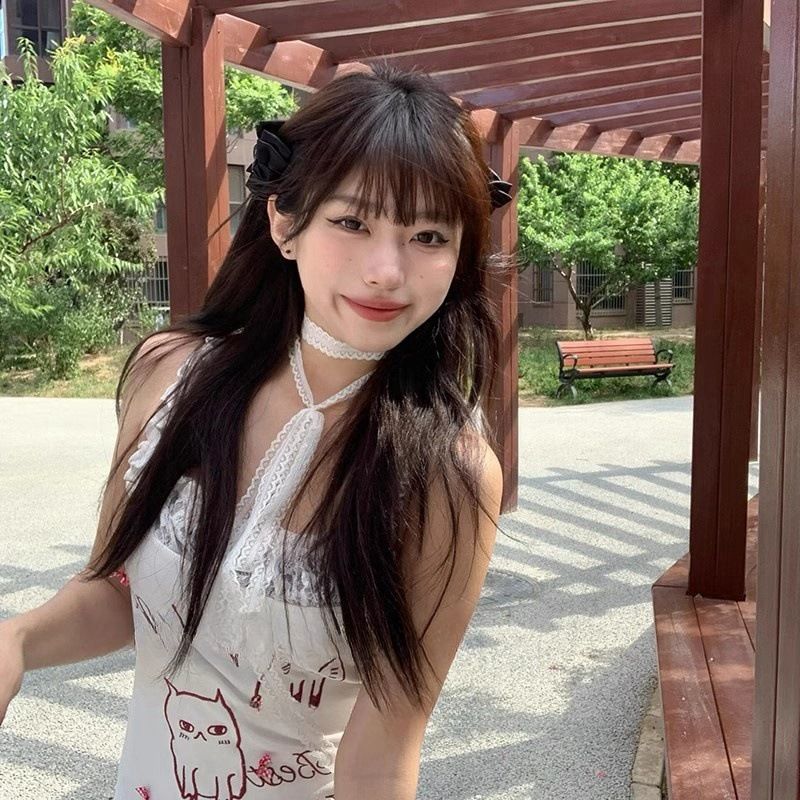 Collana con clavicola sottile e lunga in stile fata con nastro in pizzo bianco e design a strati_voghion.com