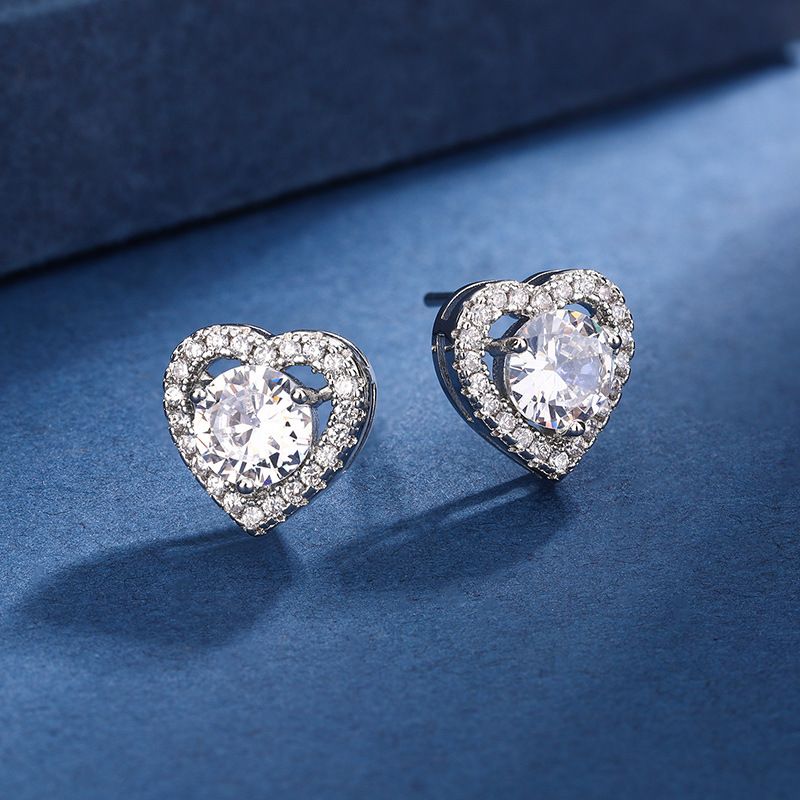 Kwai Online Trasmissione in diretta Collana in argento con design d'amore Imita ciondolo femminile in moissanite di colore D_voghion.com