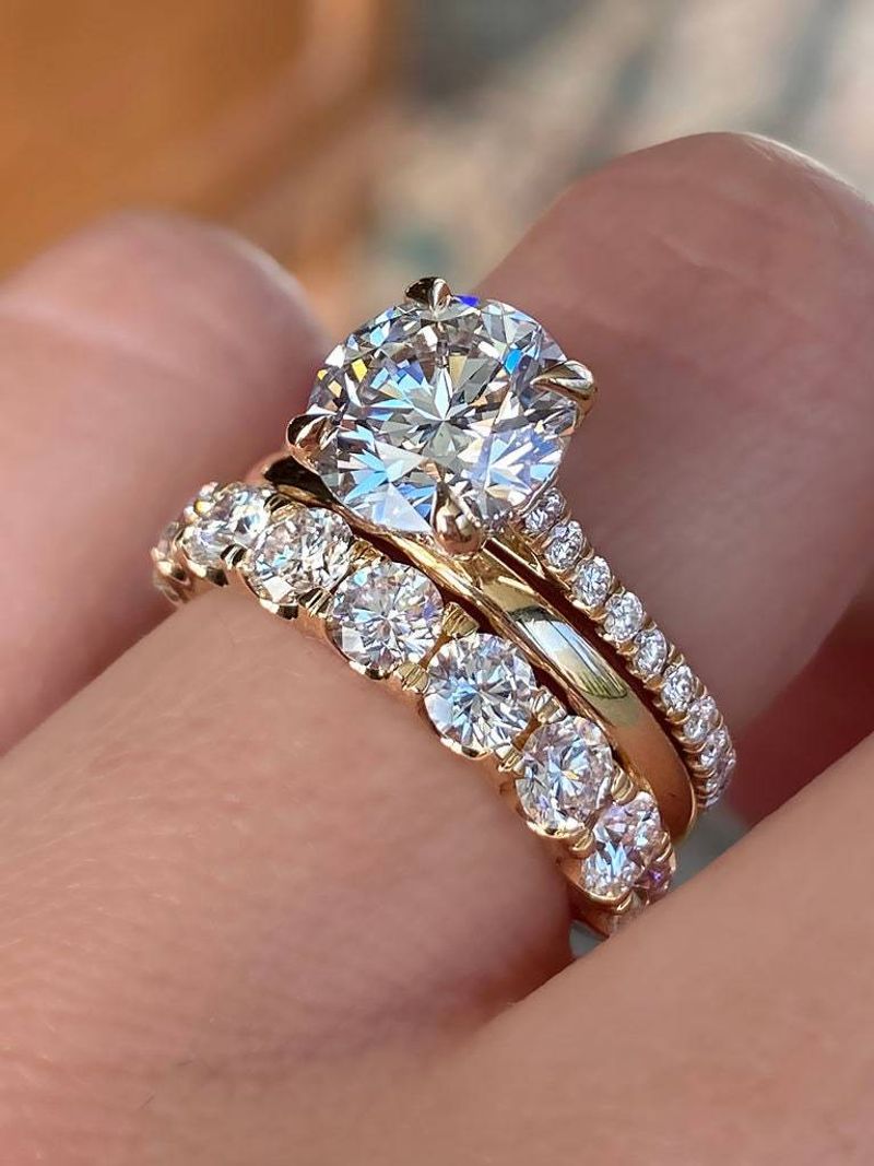 Nový prsten se čtyřmi drápy a dvojitým diamantem a zirkonem, módní dámský trendy šperky_voghion.com