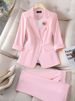 Damenbekleidung Rosa Anzug mit mittleren Ärmeln OL Professioneller Anzug Weibliches Temperament Göttinnenstil Formelle Kleidung High-End-Host-Anzug Arbeitskleidung_voghion.com