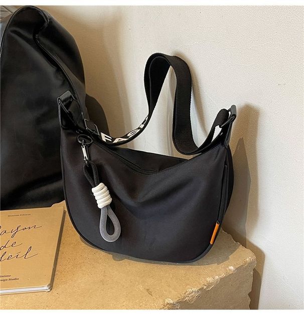 Grande capacità spalla donne 2024 nuova borsa da viaggio casual ascellare, borsa a tracolla per le donne, tessuto Oxford semplice impermeabile_voghion.com